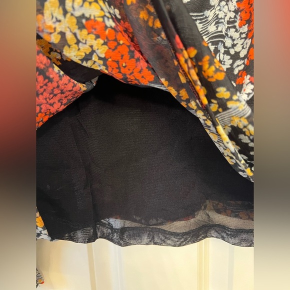 Anthropologie Akemi+Kim V-Neck Balloon Sleeve Floral Chiffon Smocked Top Size M - Picture 7 of 10